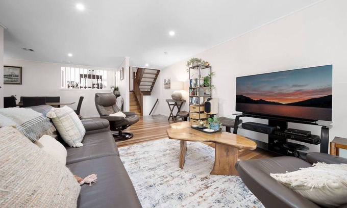 Kingston Casa | Gorgeous 2-Bed Townhouse with Patio, BBQ & Parking