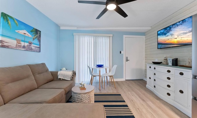 North Wildwood Apartamento | Gorgeous 2 Bedroom Condo with Two Heated Pools