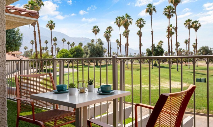 Palm Springs Condominio | Gorgeous 2 BR+2BA “D” Mesquite Country Club Condo.