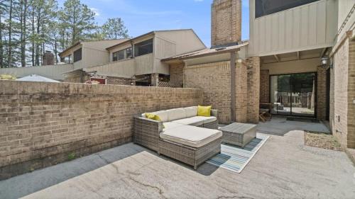 Cameron Wood Casa | Gorgeous 2 BR near Carowinds - Patio - Pool