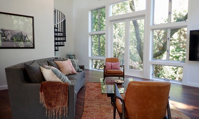 Greenbrae Cabaña | Gorgeous 2Bd + Loft with Deck and Gardens. Soaring 20 ft ceilings, huge windows!