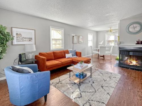Clive Casa | Gorgeous 2br Clive Duplex Wfireplace