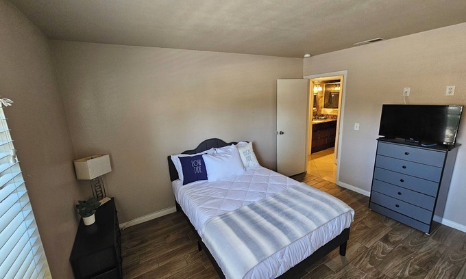 Paradise Condominio | Gorgeous 2br Condo near UNLV