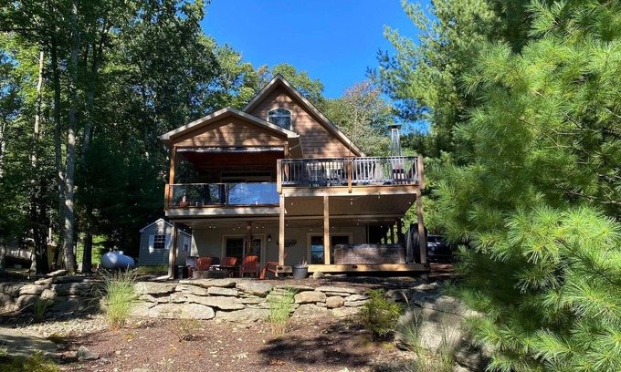Lakeville Casa | Gorgeous 2nd Tier Lakefront Home with Lakeview, rights, short walk to marina