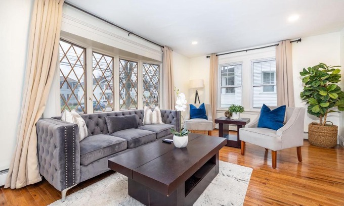 West Hartford Casa | Gorgeous 3 bedroom - 9 mins to Hartford, Connecticut
