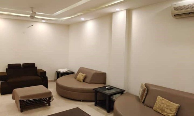 New Delhi Apartamento | Gorgeous 3BHK Apartment | Close to Everything !