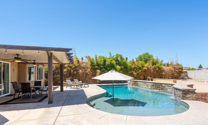 Greenacres Casa | Gorgeous 4-Bdrm Home/ Heated Pool/ Quite Neighborhood/ Fireplace/ Fast Internet