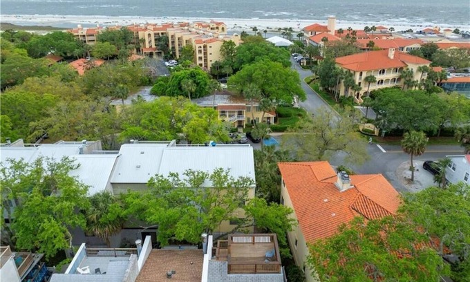 Saint Simons Island Casa | Gorgeous 4-bedroom townhome, sleeps 12 and only 700 steps to the beach!