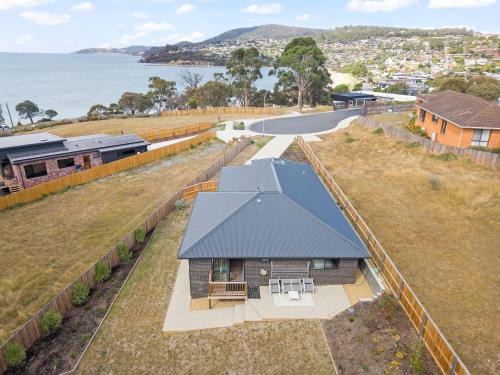 Blackmans Bay Casa | Gorgeous 4 Bedroom House - Blackmans Bay