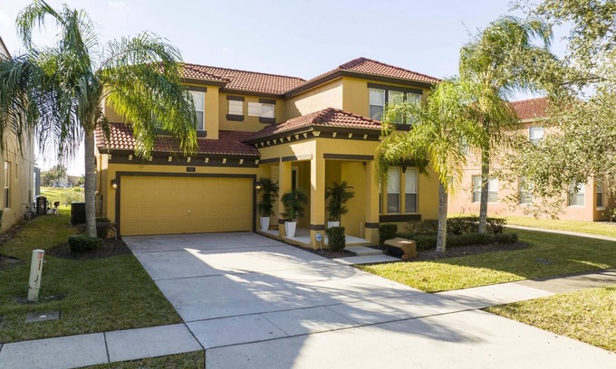 Bellavida Casa | Gorgeous 4 Bedroom w/ Pool Close to Disney 920