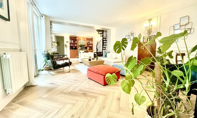 Quartier Saint-Georges Casa | Gorgeous 5 Bedroom Parisian Home