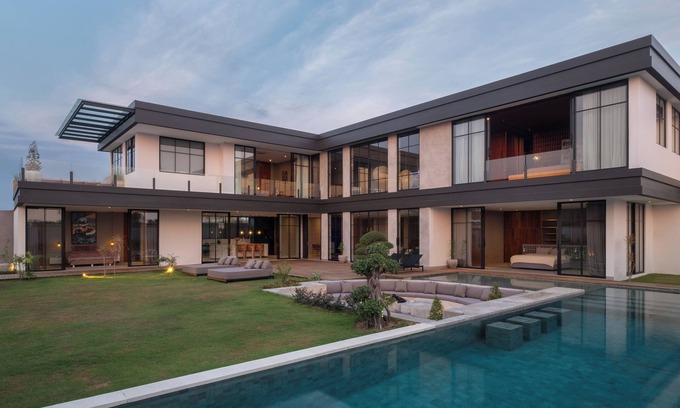 Umalas Casa | Gorgeous 5-bedroom villa in enchanting Bali with WiFi, AC, Huge Pool and garden