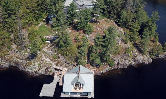 Rosseau Cabaña | Gorgeous 6 Bed, 5 Bath Family Cottage on Lake Rosseau with new Boathouse!