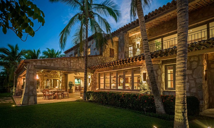 Palmilla Villa | Preciosa finca de 8 dormitorios frente al mar con piscina privada, aire acondicionado, WiFi, barbacoa y más.