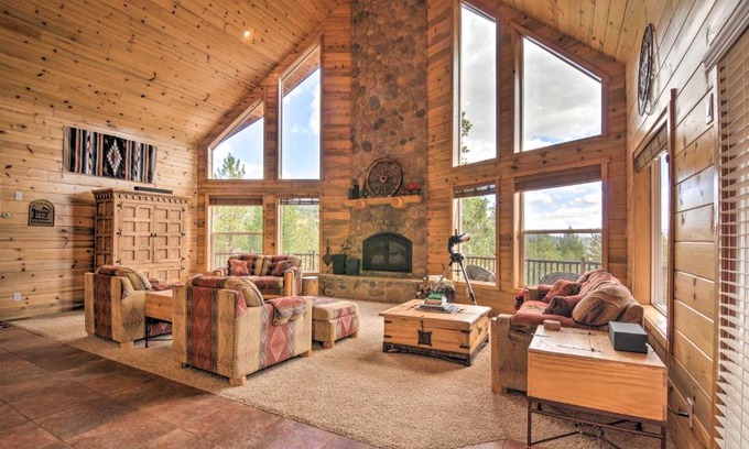 Long Valley Junction Casa | Gorgeous Alton Cabin with Deck and Mountain Views