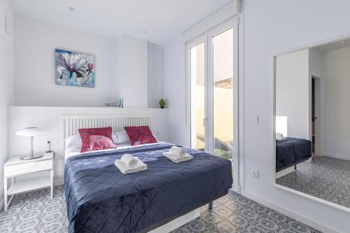 La Petxina Apartamento | Gorgeous Apt with a Large Private Terrace