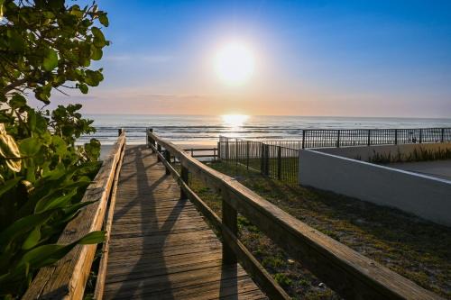 New Smyrna Beach Apartamento | Gorgeous Beach Front Condo Near Flagler Ave - 701