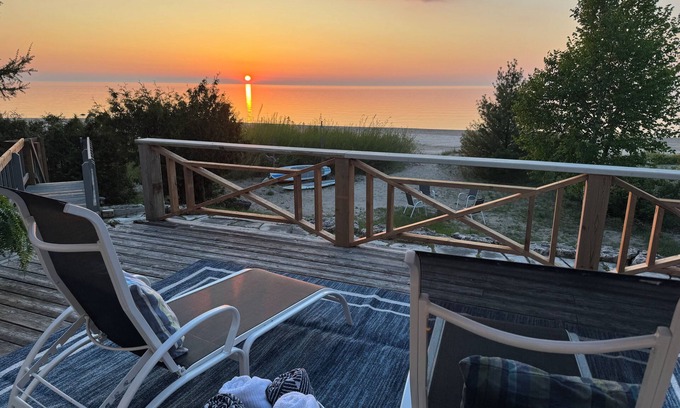 Kincardine Cabaña | Gorgeous Beach Front Property on Lake Huron!