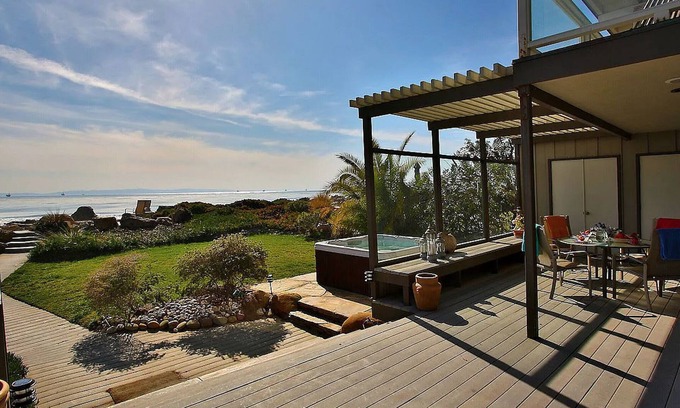 Carpinteria Casa | Gorgeous Beach House in a Private Cove