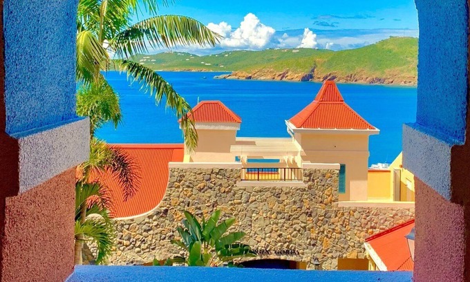 Flag Hill Complejo | GORGEOUS BEACHFRONT FRENCHMANS COVE RESORT OASIS + AMENITIES, 2-BEDROOM VILLA
