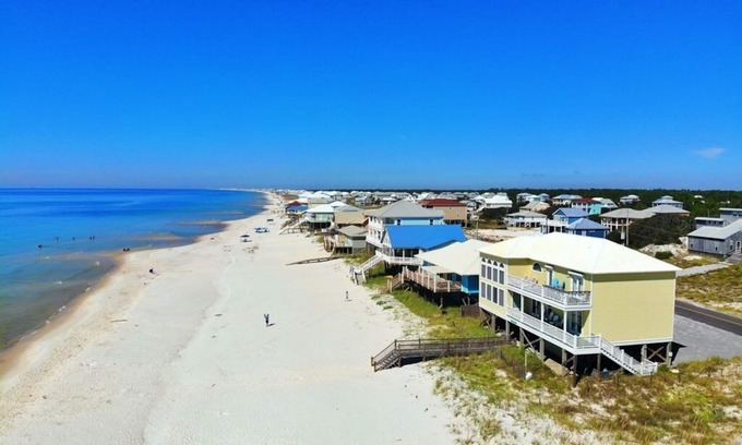 Surf Side Shores Casa | Gorgeous Beachfront in Fort Morgan