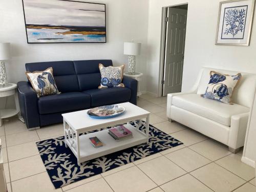 Key Biscayne Apartamento | Gorgeous Beachy Chic Condo in Key Biscayne