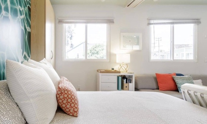 South Mission Beach Condominio | Gorgeous Boardwalk Getaway AC, estacionamiento