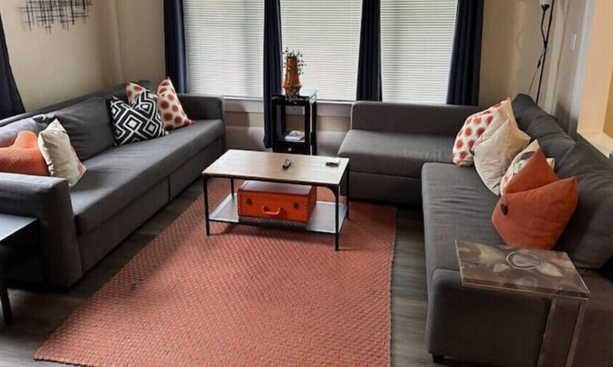 Wise Casa | Gorgeous Bungalow at N Main