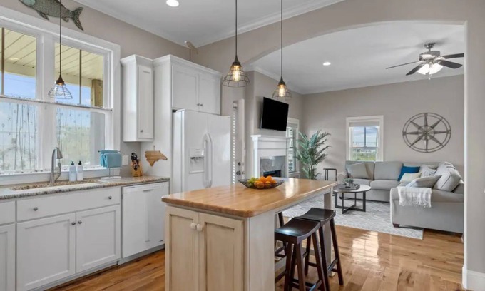 Morehead City Casa | Gorgeous By the Bay House: Downtown Morehead City
