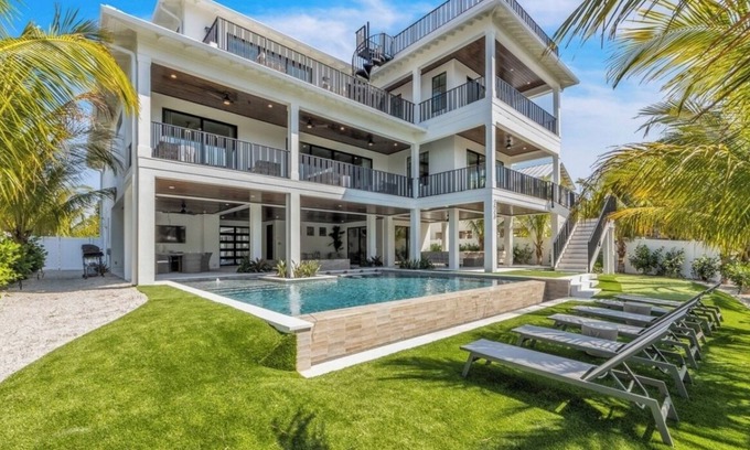 Anna Maria Casa | Gorgeous canal front home on Anna Maria!