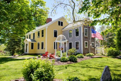 West Barnstable Casa | Gorgeous Cape Cod Mansion With Spa Near Beach
