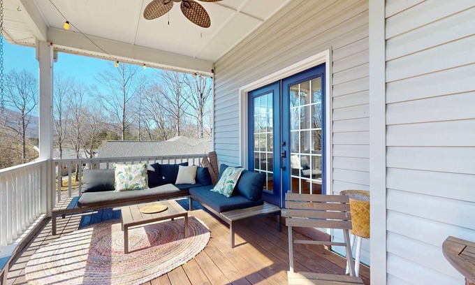 Lake Junaluska Casa | Gorgeous chalet perched on a hill with pool and tennis court access