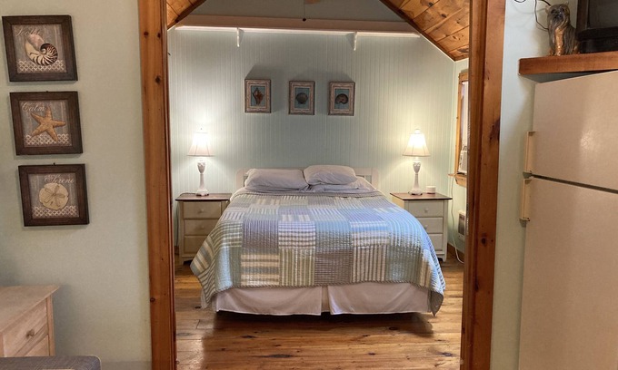 Hyannis Cabaña | Gorgeous Cottage steps from the beach