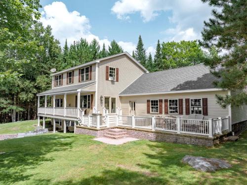 Beaver Cove Casa | Gorgeous Cottage with Hot-tub and Games in Beaver Cove, Maine