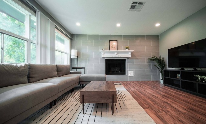 Houston Casa | Gorgeous, Cozy, Cheerful 4 Bedroom home in Houston