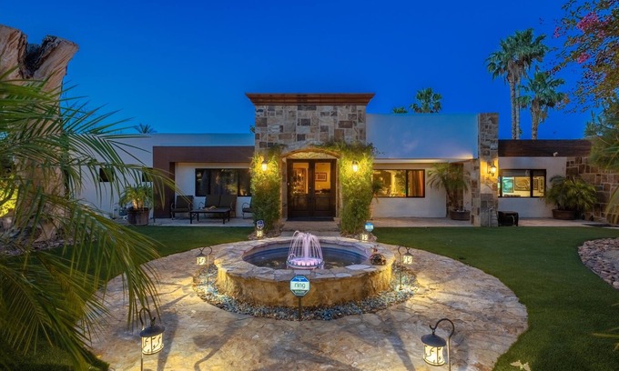 Magnesia Falls Cove Casa | Villa de lujo en Rancho Mirage, a poca distancia del The River & Festival Shuttle