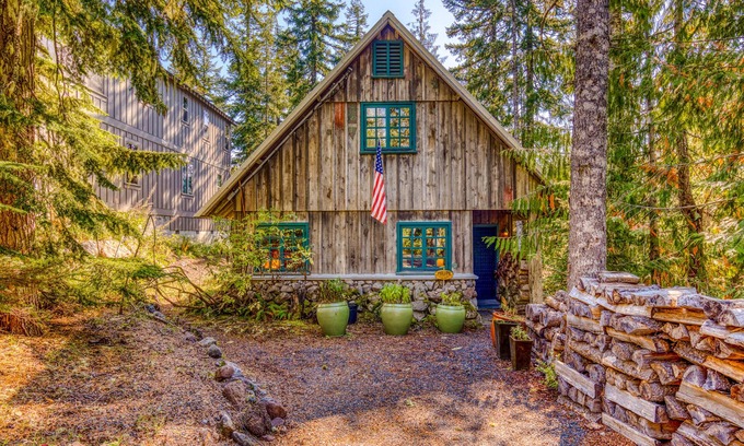 Government Camp Chalet De Esquí | Gorgeous custom-built chalet with fireplace & home office - walk to ski/hiking
