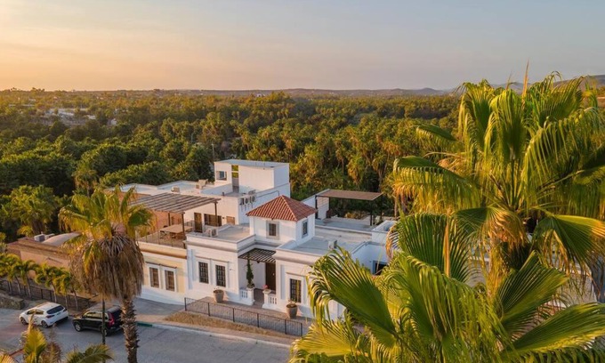 Todos Santos Casa | Gorgeous Downtown 4BR House with Jacuzzi & Firepit