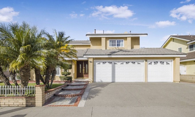 Orange Casa | Gorgeous Family Home, Just 8 mins from Disneyland