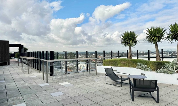 Brunswick East Apartamento | Gorgeous flat with pool, gym and rooftop