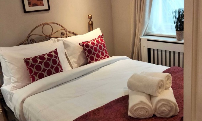 Faraday Apartamento | Gorgeous Georgian apartment, 2 King beds and Garden
