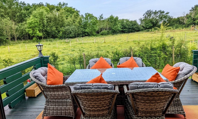 Llanfairpwllgwyngyll Cabina | Gorgeous green log cabin at one with nature on Isle of Anglesey
