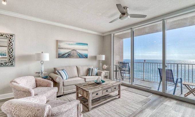Panama City Beach Complejo | Gorgeous, Gulf front master bedroom!