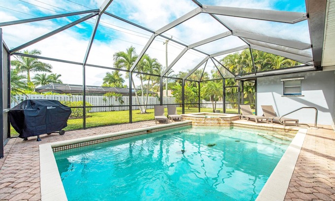 Palm River Estates Casa | Gorgeous Heated Pool and Hot Tub Home!