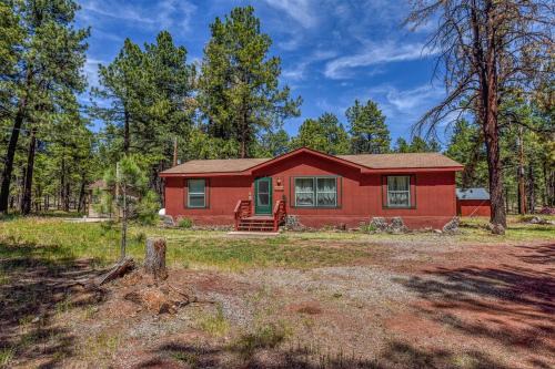 Parks Casa | Gorgeous Historic 3 BR Log Cabin w Forest Views 20 Minutes from Flagstaff Now with Wi-Fi