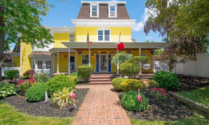 Wildwood Casa | Gorgeous historic Victorian with 8 bedroom/4 baths