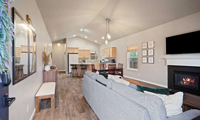Boyd Acres Casa | Gorgeous Home! Great Location!