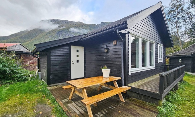Roldal Casa | Gorgeous home in Røldal with house a mountain view