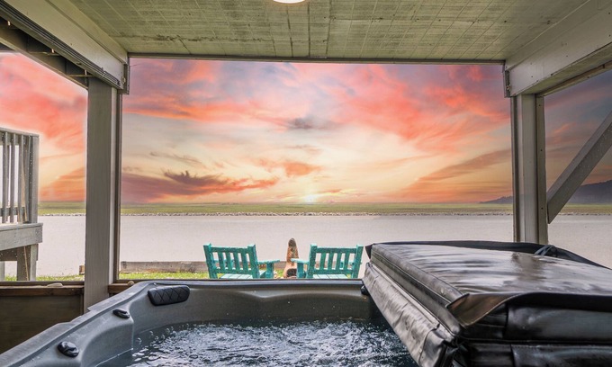 Cedar Lane Casa | Gorgeous Home on Sargent Beach & ICW! w/ Screen Porch & Hot Tub
