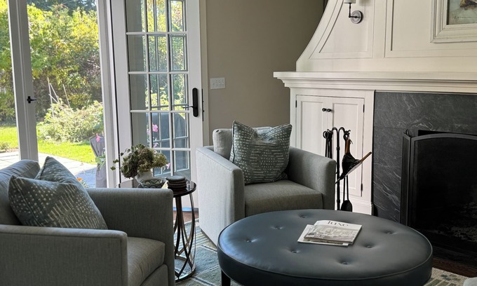 South Duxbury Casa | Gorgeous home steps from a private beach